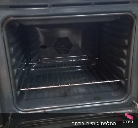 תנור אפייה פתוח עם רשת פנימית